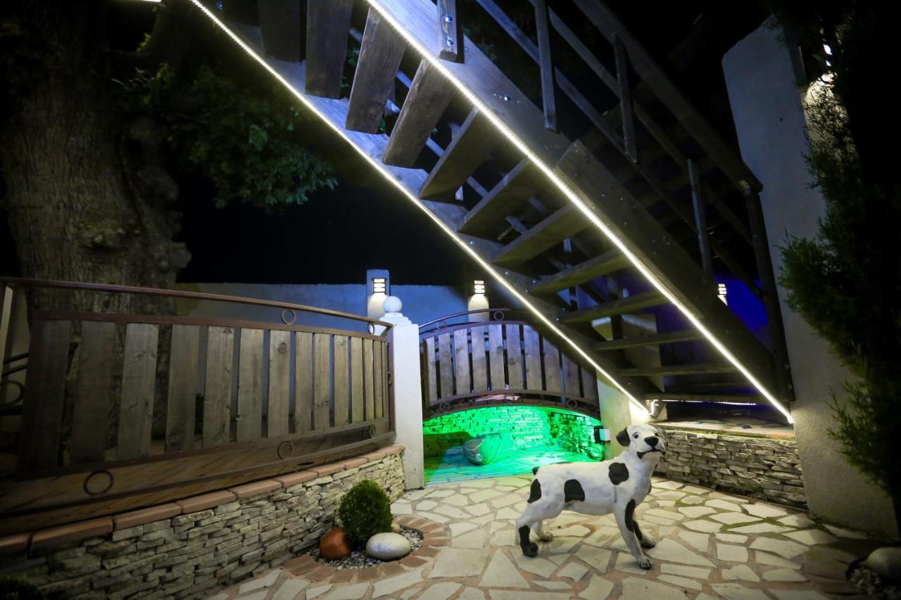 Garden Hotel Kutaisi Esterno foto