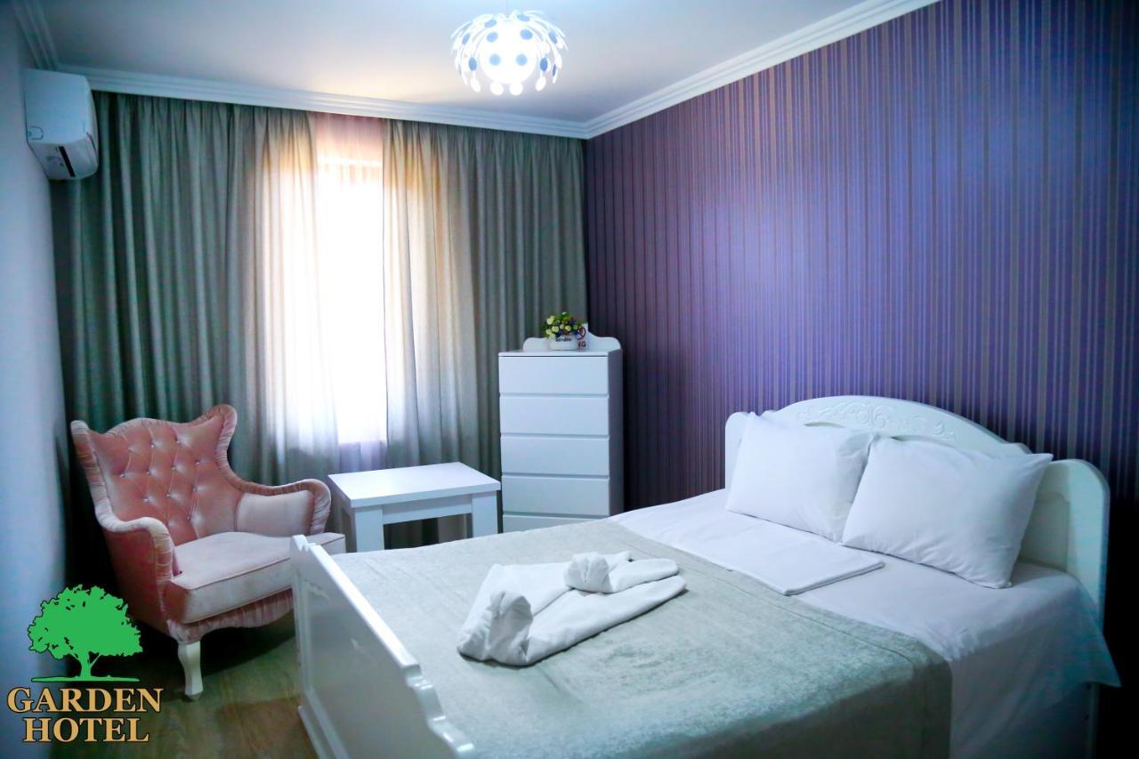 Garden Hotel Kutaisi Esterno foto